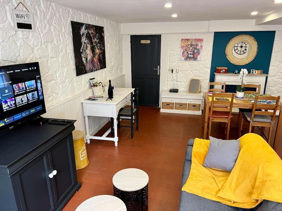 Dole : L Atelier Des Reves Apartment Ngoại thất bức ảnh